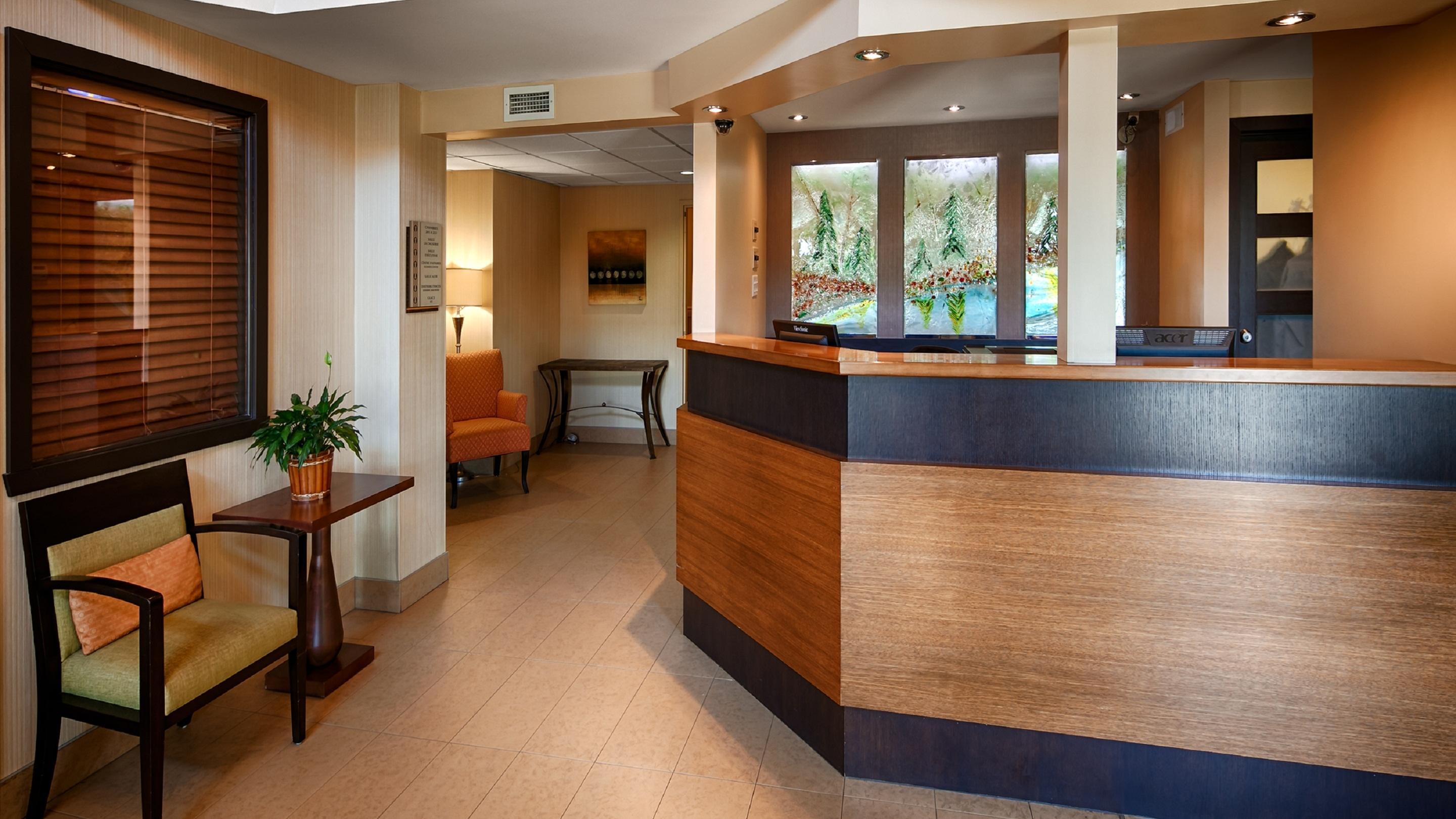 Best Western Plus Mont-Laurier Exterior photo
