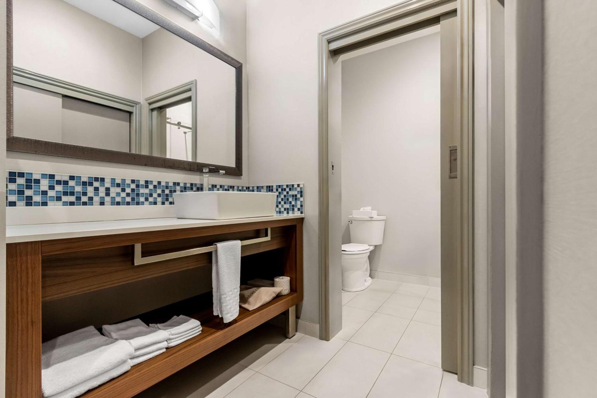 Best Western Plus Mont-Laurier Exterior photo